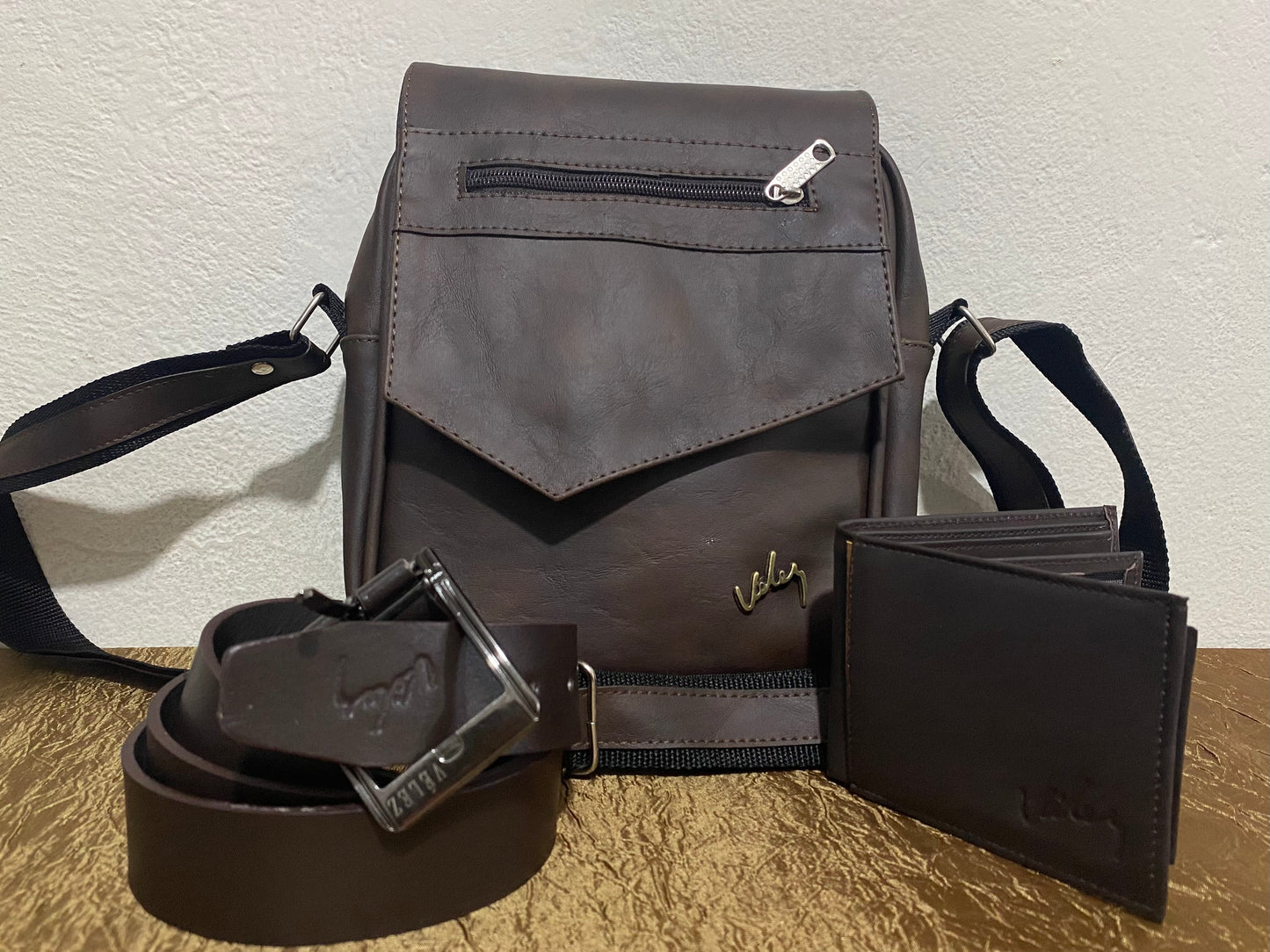 ¡El regalo que se merece!🎁Combo bolso+ billetera+ correa Velez 🧔🏻♂️