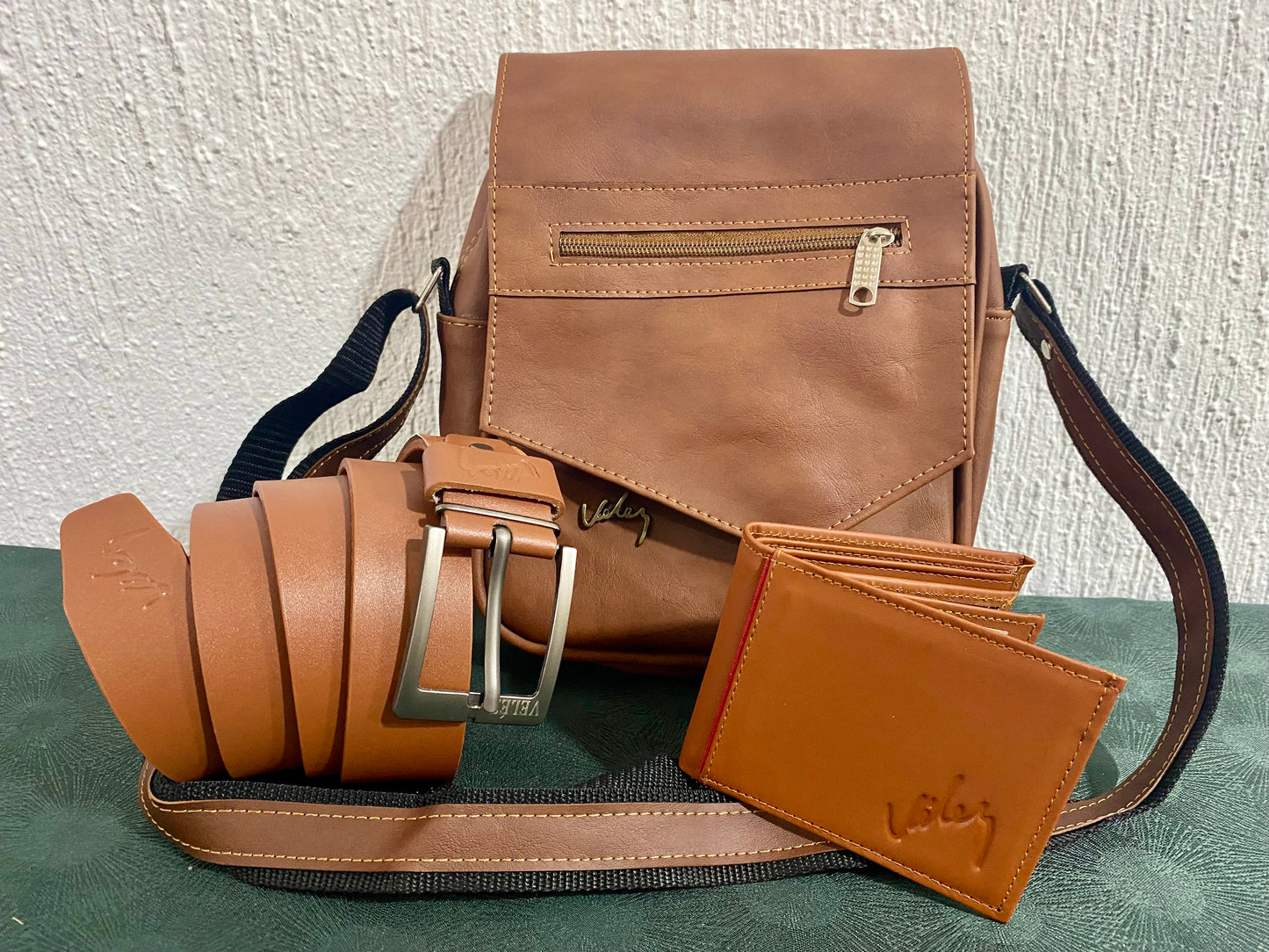 ¡El regalo que se merece!🎁Combo bolso+ billetera+ correa Velez 🧔🏻‍♂️