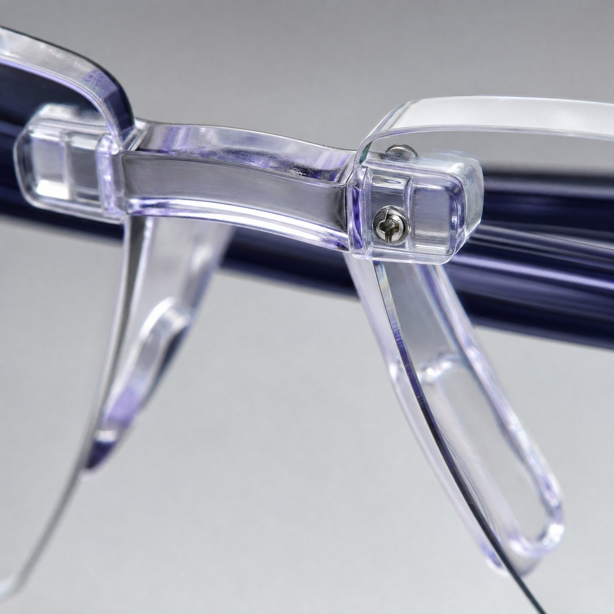 Detalle macro del puente y la bisagra de las gafas